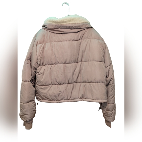 NWT Urban Outfitters Pink Puffer size large - Picture 7 of 11